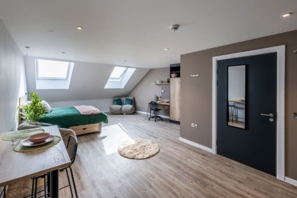 布莱顿湖：悠久历史与绝美风光