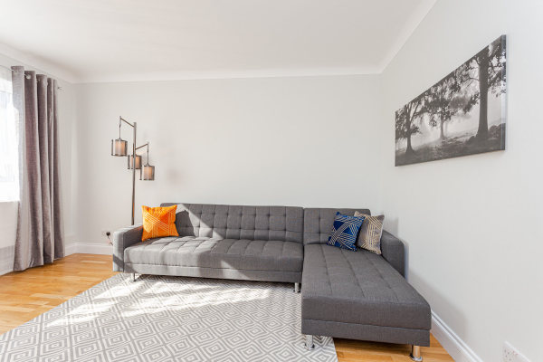 贝尔法斯特女王大学：金光闪耀的教育典范