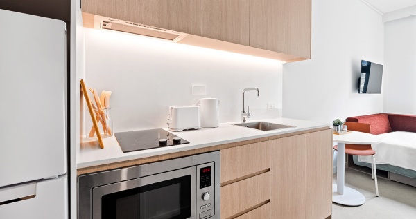 哥大离哪个机场近