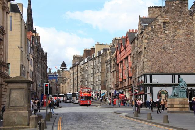 英国留学在爱丁堡如何找学生公寓 爱丁堡租房多少钱一个月