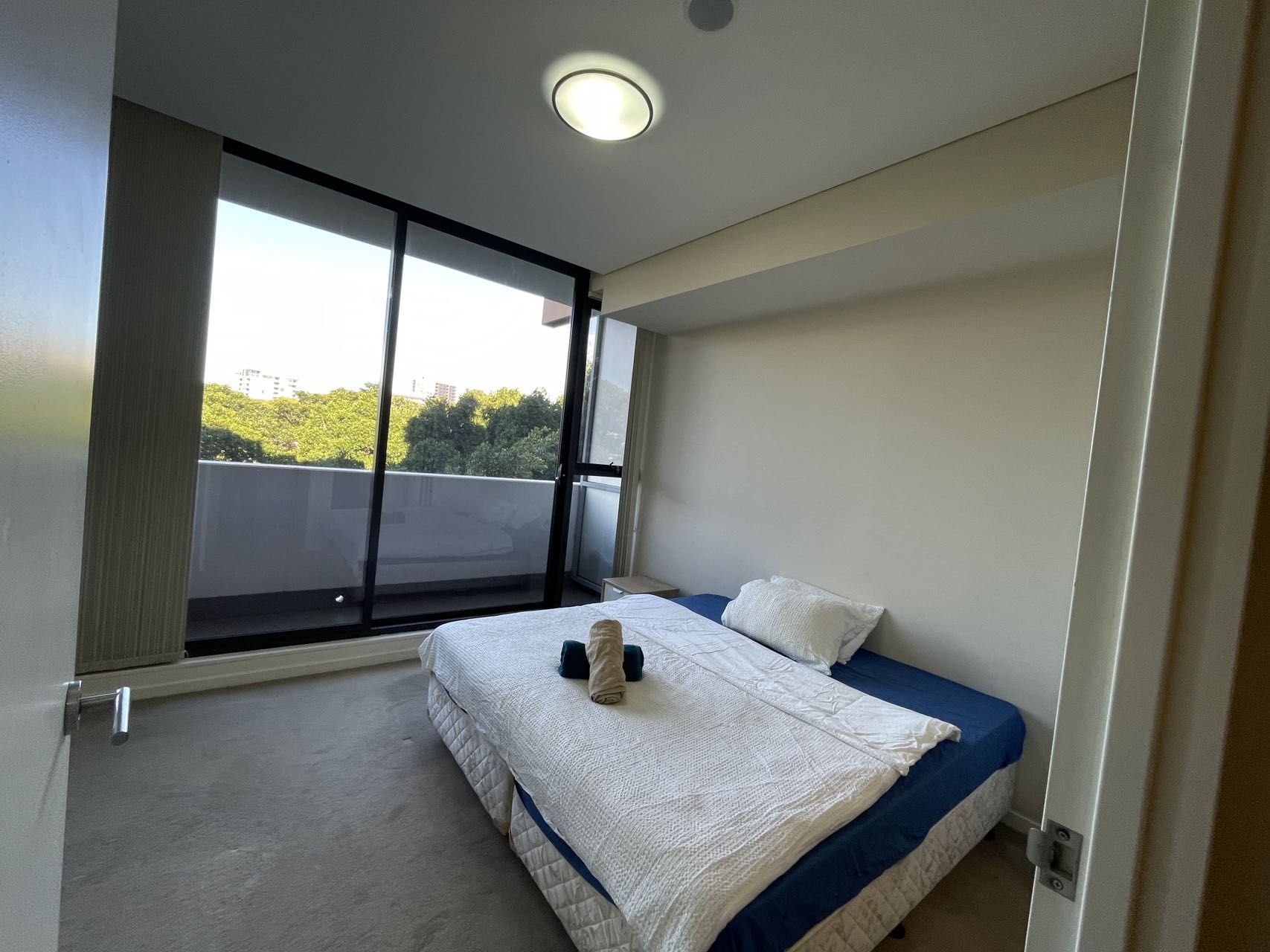 悉尼Zetland整租复式2b2b1s短租仅客厅有空调一个车位