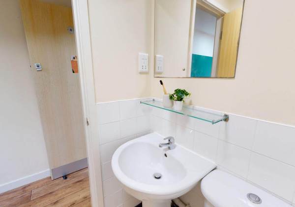 伦敦CRM Students学生公寓15㎡ Non En-suite
