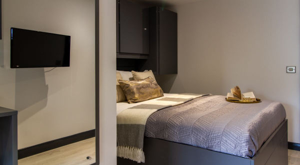 美国洛杉矶留学租公寓 洛杉矶学生公寓价格