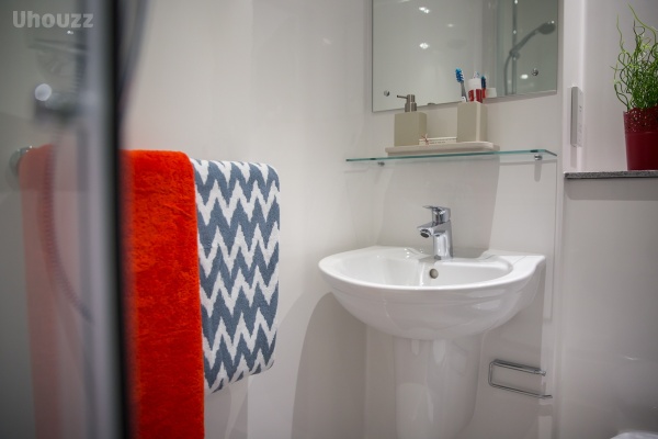 海威科姆白金汉大学租房注意事项 白金汉大学附近住宿价格