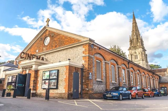 南安普顿留学生租学生公寓 南安普顿租房多少钱一个月