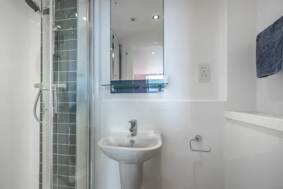 白金汉大学附近学生公寓注意事项 白金汉大学学生宿舍一个月多少钱