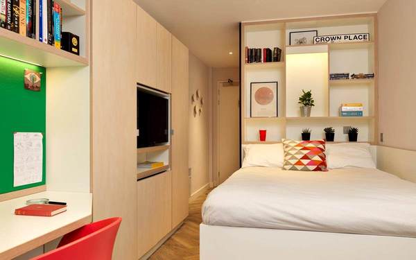 London student accommodations with gyms or fitness centers,Parking spaces in London student apartments.