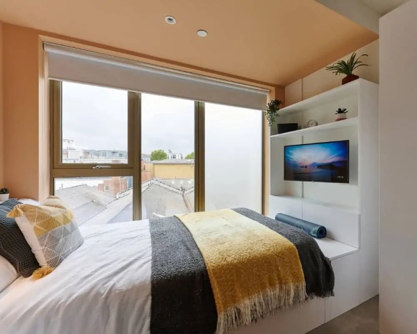 法尔茅斯大学QS排名：揭秘新晋高校的辉煌