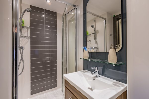 探索法尔茅斯景点：自然之美与文化之韵