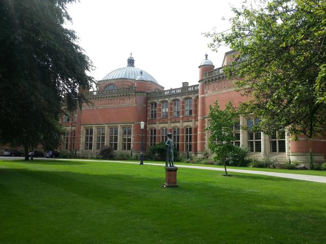 英国伯明翰留学生租公寓 英国伯明翰留学生怎么租房子