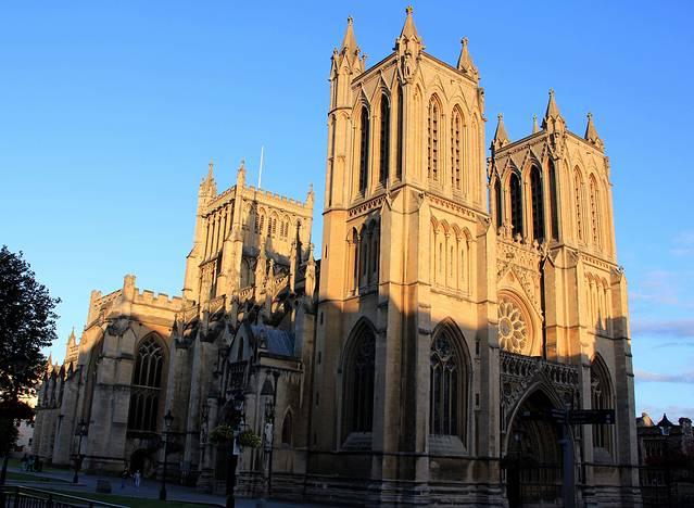 英国布里斯托租公寓 英国布里斯托留学怎么租房子